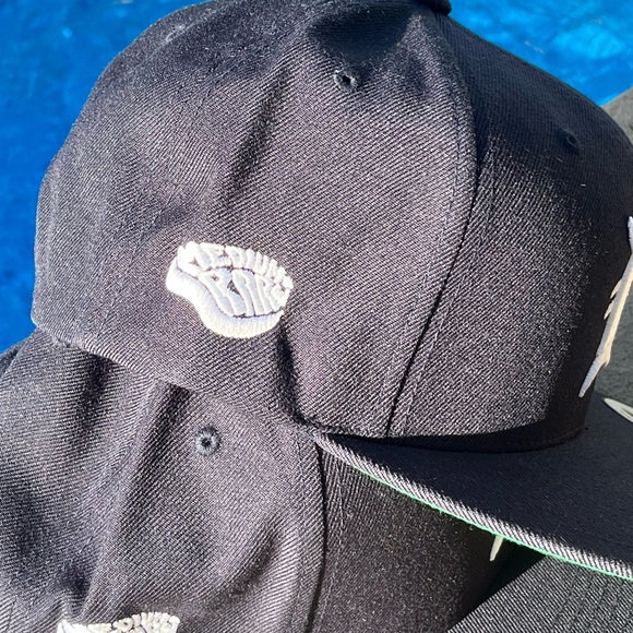 Detroit Medium Rare Yupoong Classic Snapback Baseball Cap - Picture 11 of 12